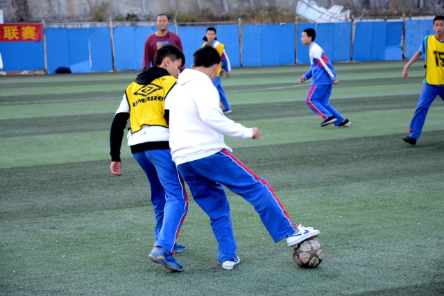 詹姆斯25+8浓眉20+14丁威迪首秀 湖人大胜活塞