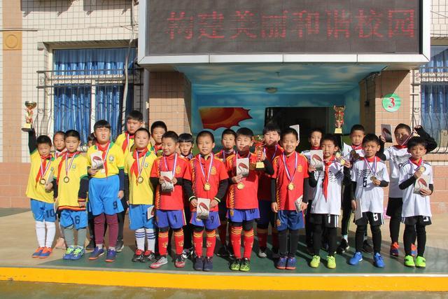 2025日职前瞻：8队换帅+3队重建 潜在黑马众多